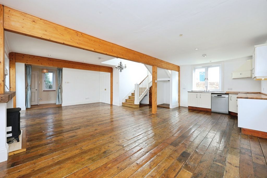 Property photo 2 of 17 Photo