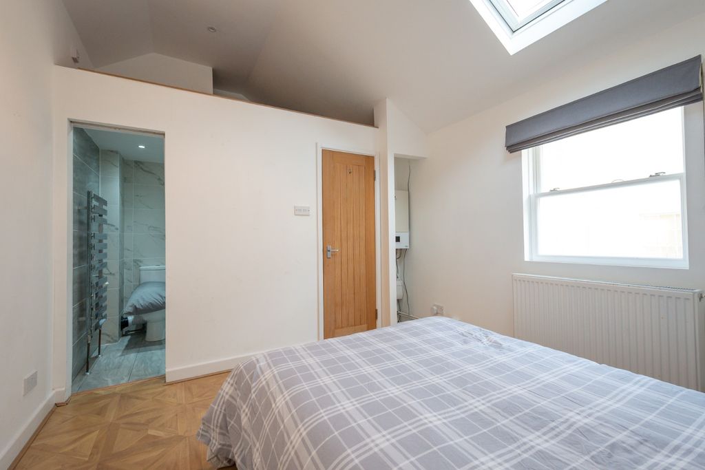 Property photo 3 of 20 3947575