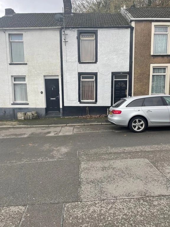 Property photo 1 of 12 Terraced For Rent