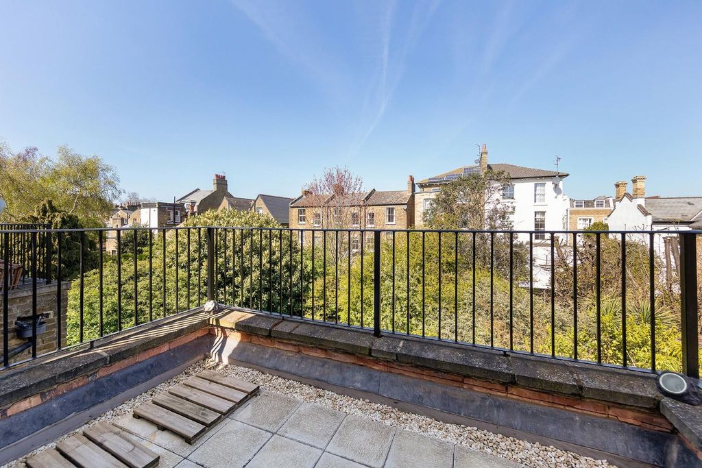 Property photo 2 of 15 Roof Terrace (2).Jpg