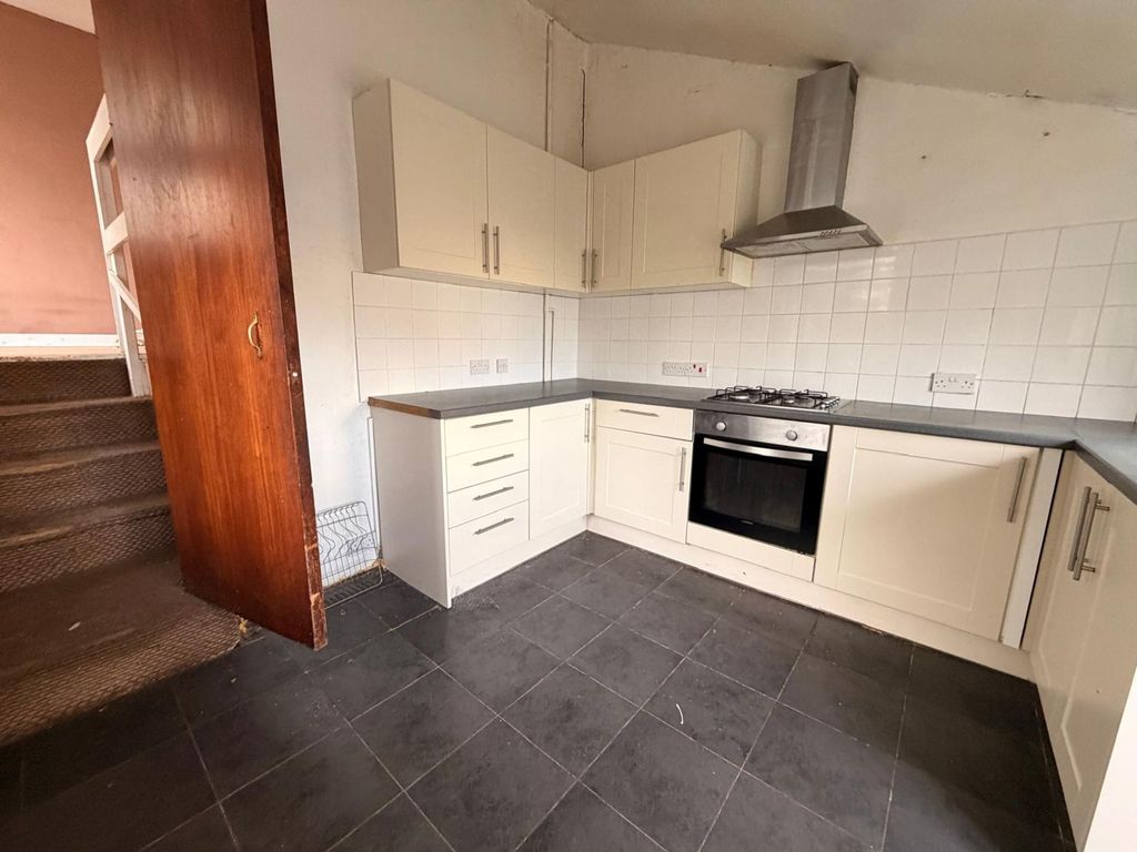 Property photo 2 of 28