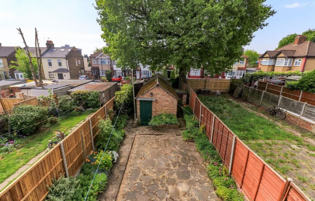 Property photo 2 of 19