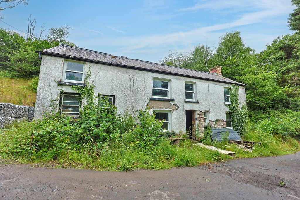 Property photo 2 of 12