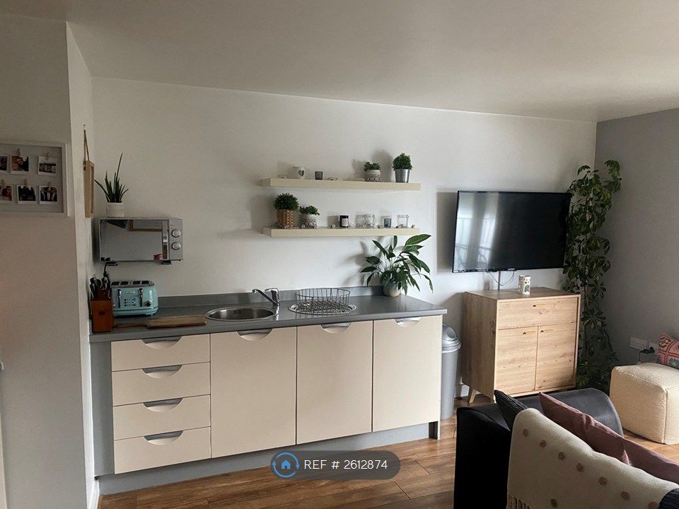 Property photo 3 of 10 Kitchen And Lounge