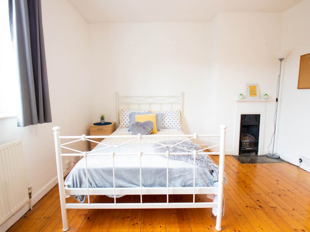 Property photo 3 of 14 Upstairs Bedroom