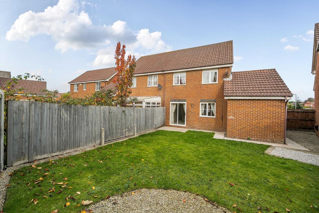 Property photo 2 of 18 Garden