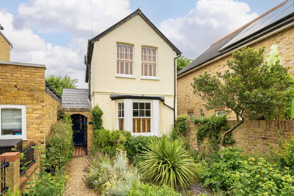 Property photo 1 of 8
