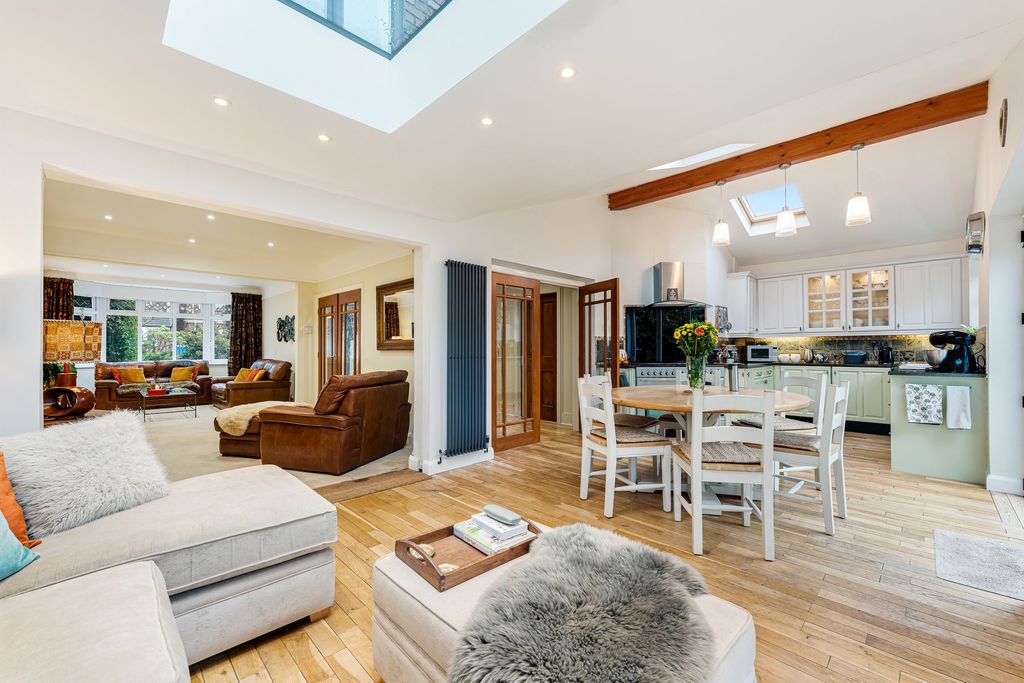 Property photo 2 of 37