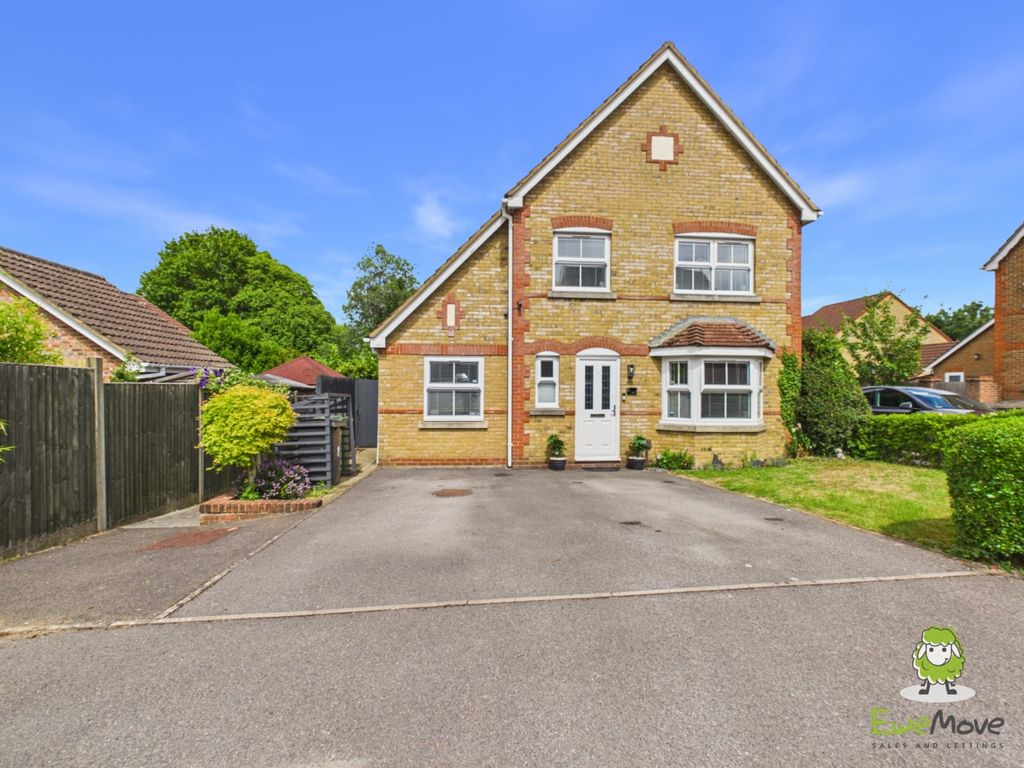 Property photo 1 of 26 Ewemove Estate Agents Basingstoke