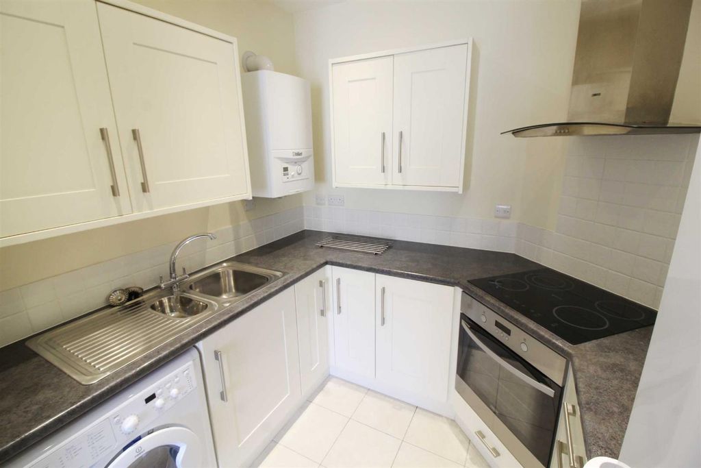 Property photo 2 of 7 Kitchen