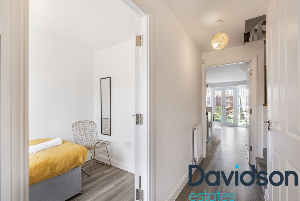 Property photo 2 of 33