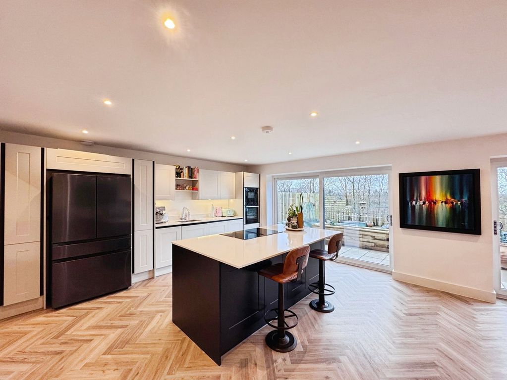 Property photo 2 of 37