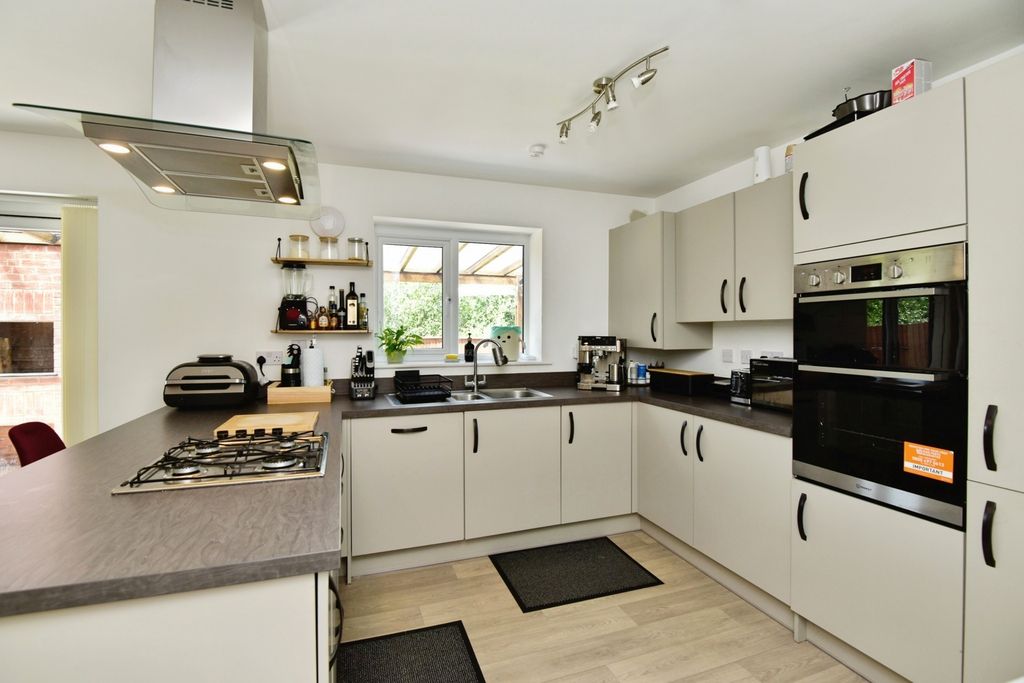 Property photo 3 of 24 Pbox-Img.Jpg