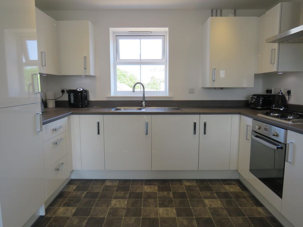 Property photo 2 of 9 Kitchen