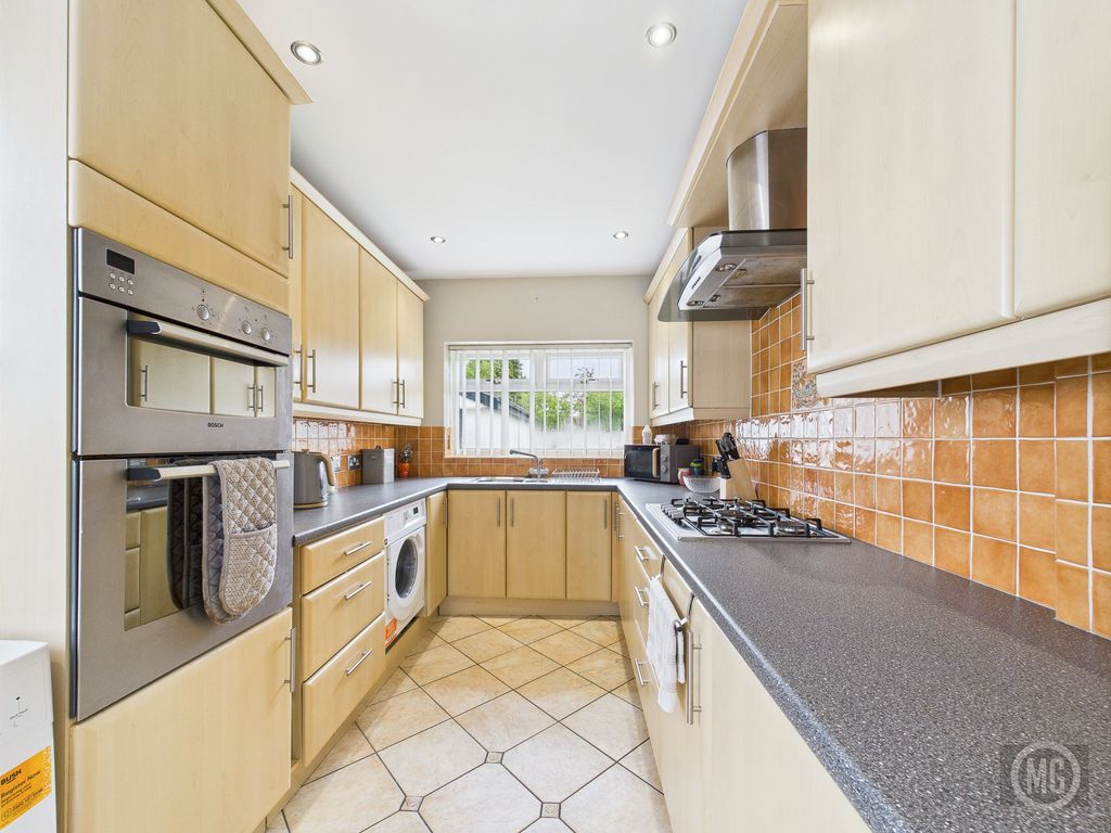 Property photo 2 of 17 Kitchen