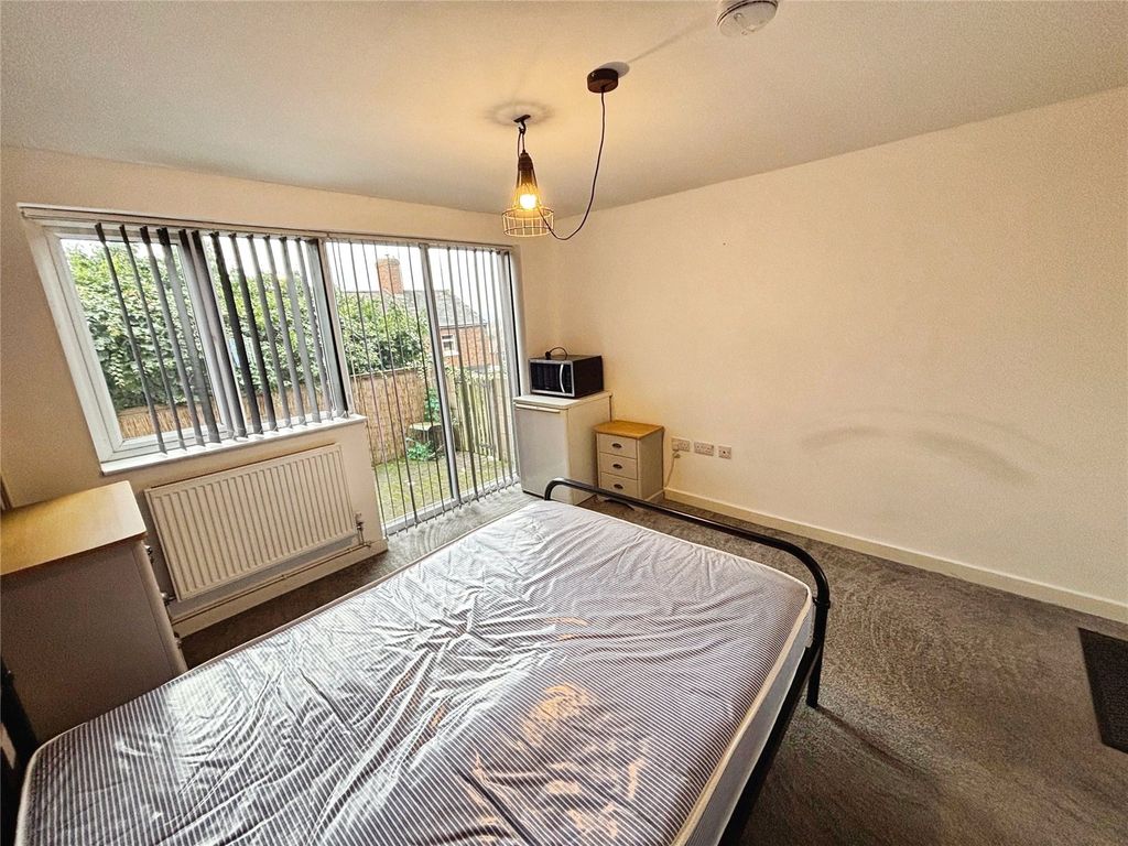 Property photo 3 of 6 Bedroom