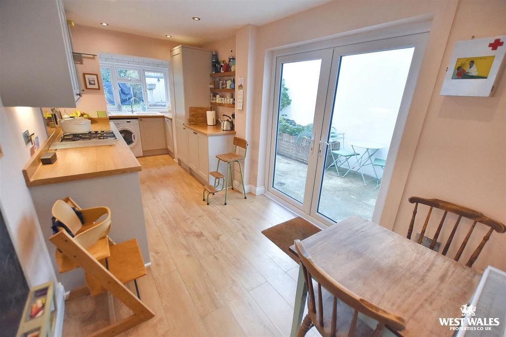 Property photo 3 of 17 5 (89).Jpg