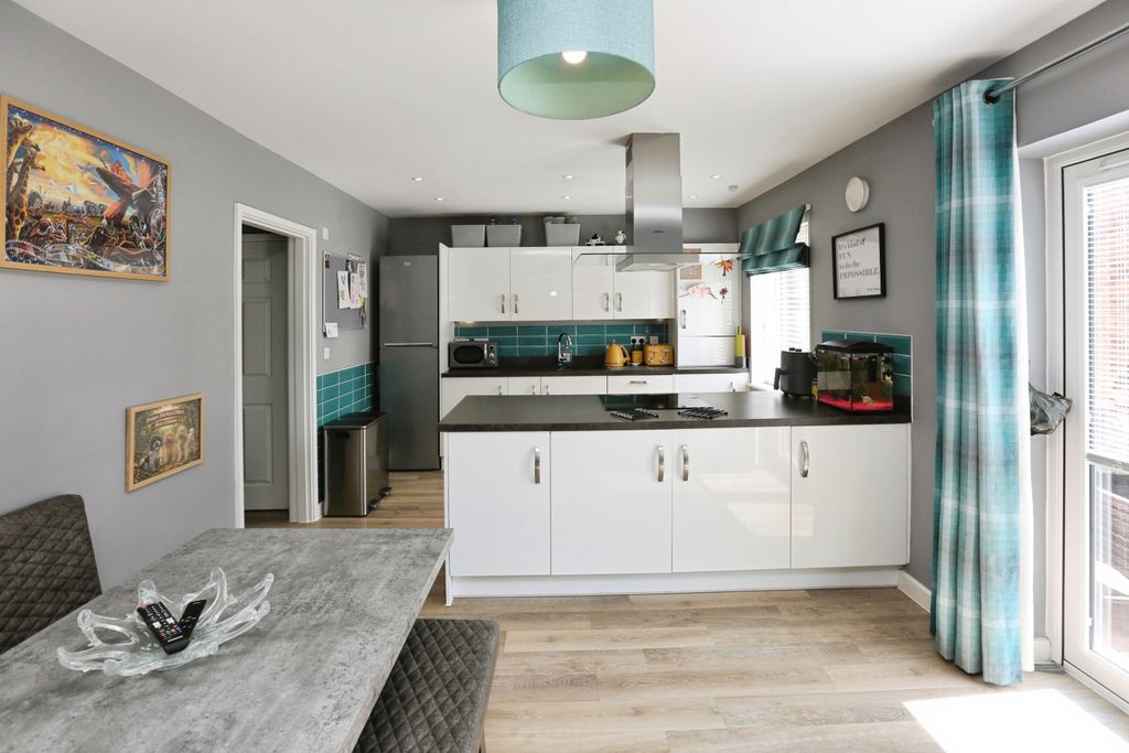 Property photo 3 of 20