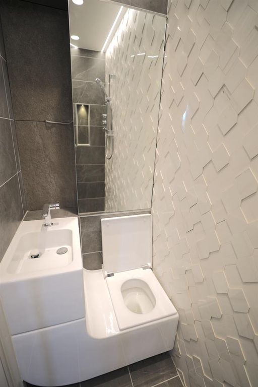 Property photo 3 of 3