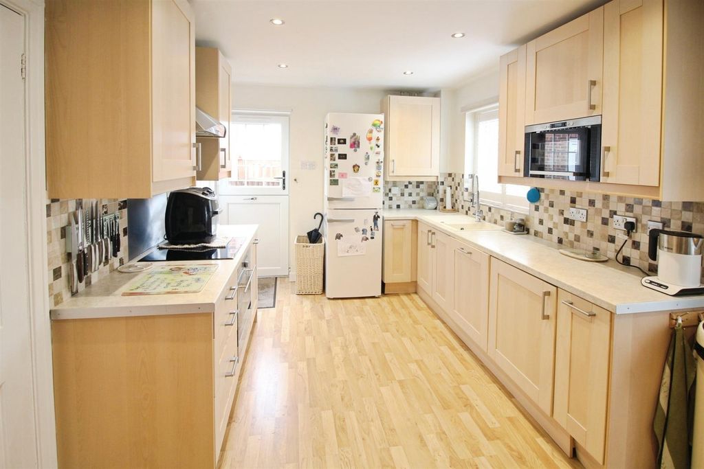 Property photo 2 of 17 Kitchen/Diner