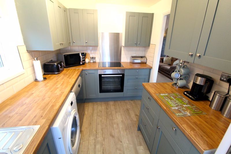 Property photo 2 of 11 Kitchen