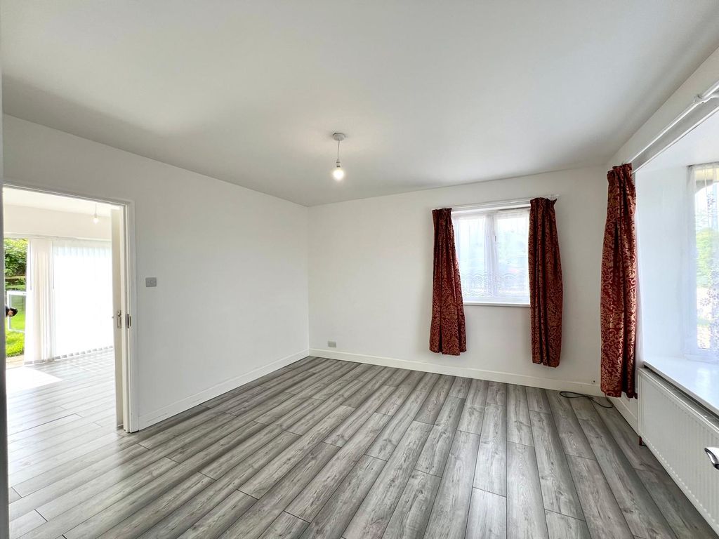 Property photo 3 of 28