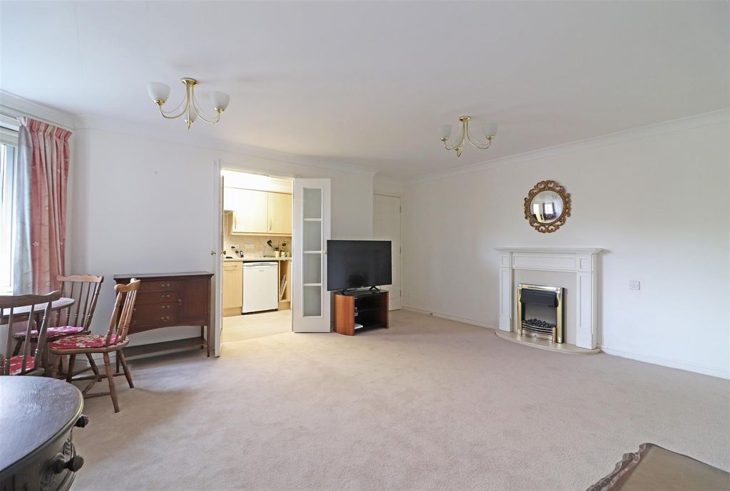 Property photo 2 of 14