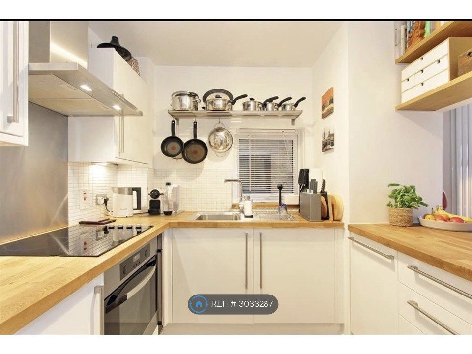 Property photo 3 of 8 Kitchen