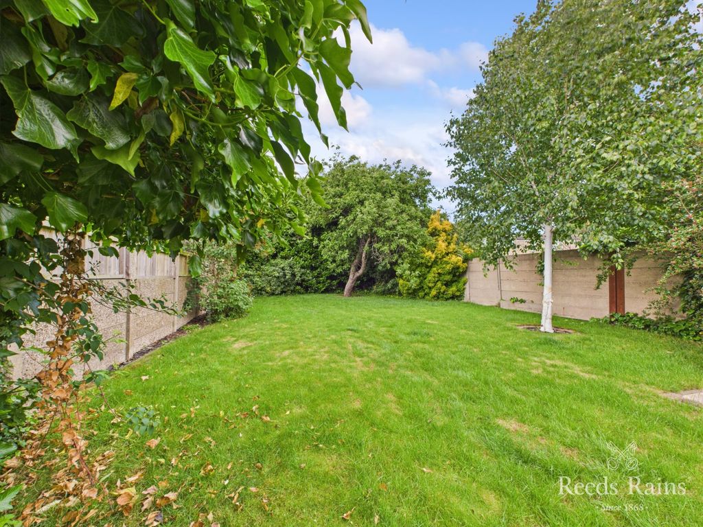 Property photo 1 of 33 Rear Garden