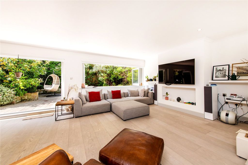 Property photo 2 of 12 A085i00000L941Kaar_Lgo220393_04.Jpg