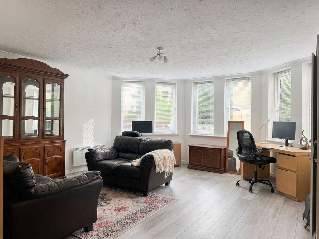 Property photo 3 of 9