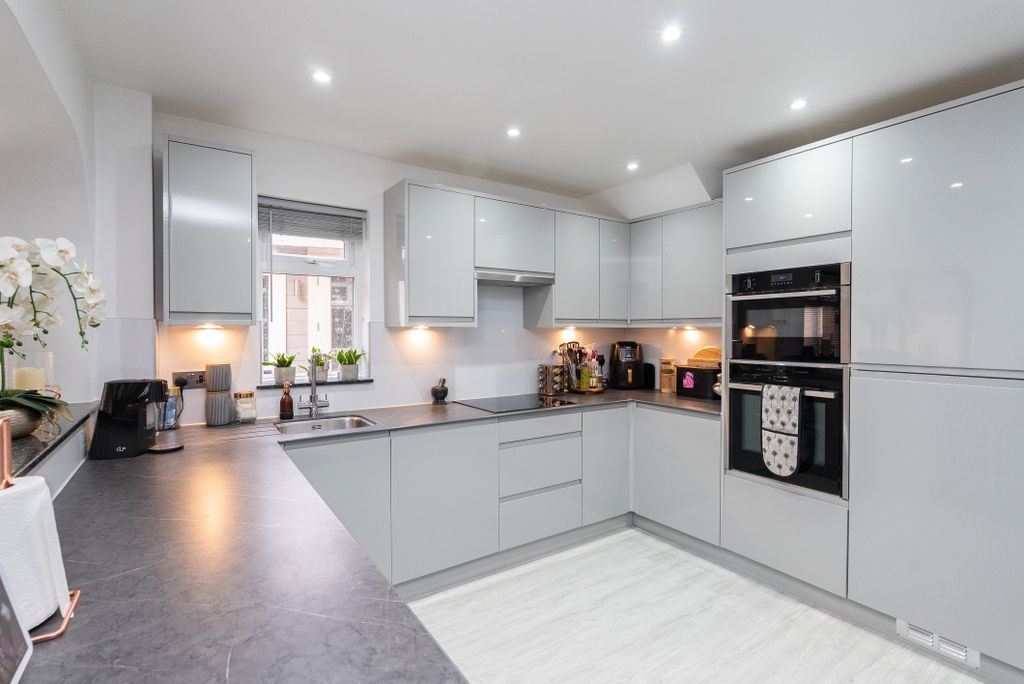 Property photo 3 of 16 Dsc00896