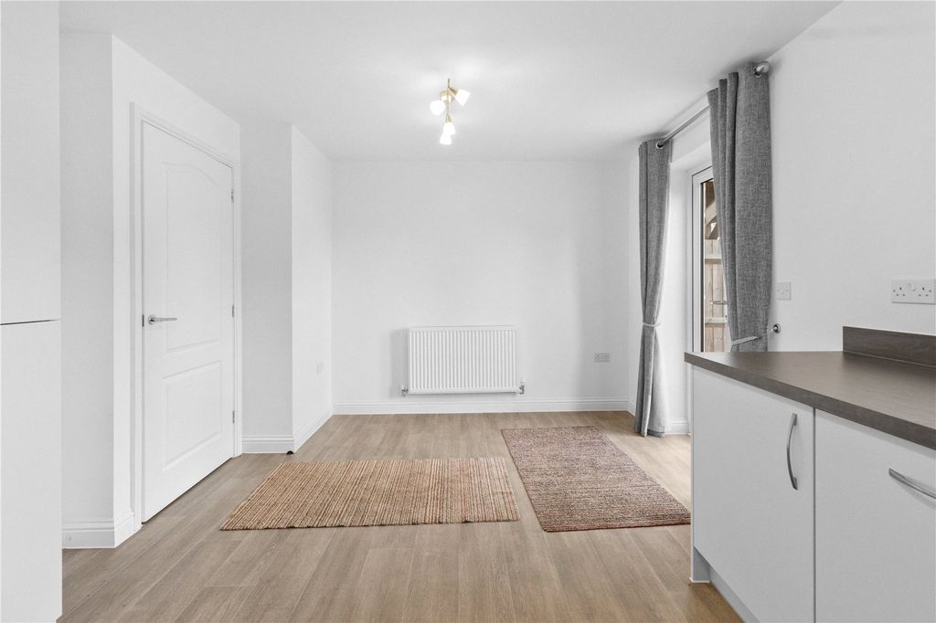 Property photo 3 of 17 Dining Area