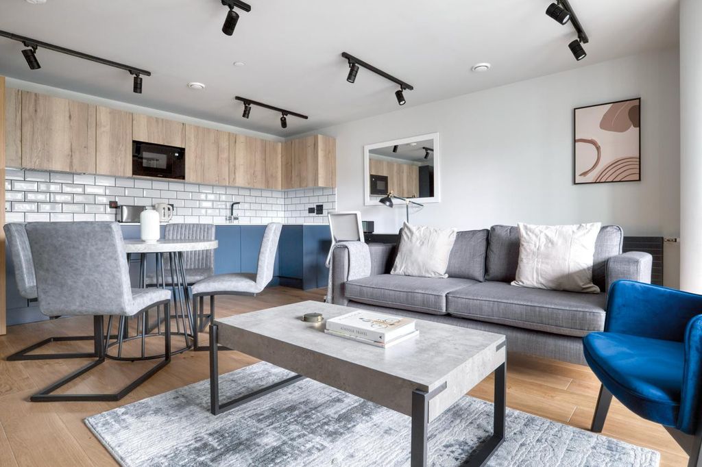 Property photo 2 of 21