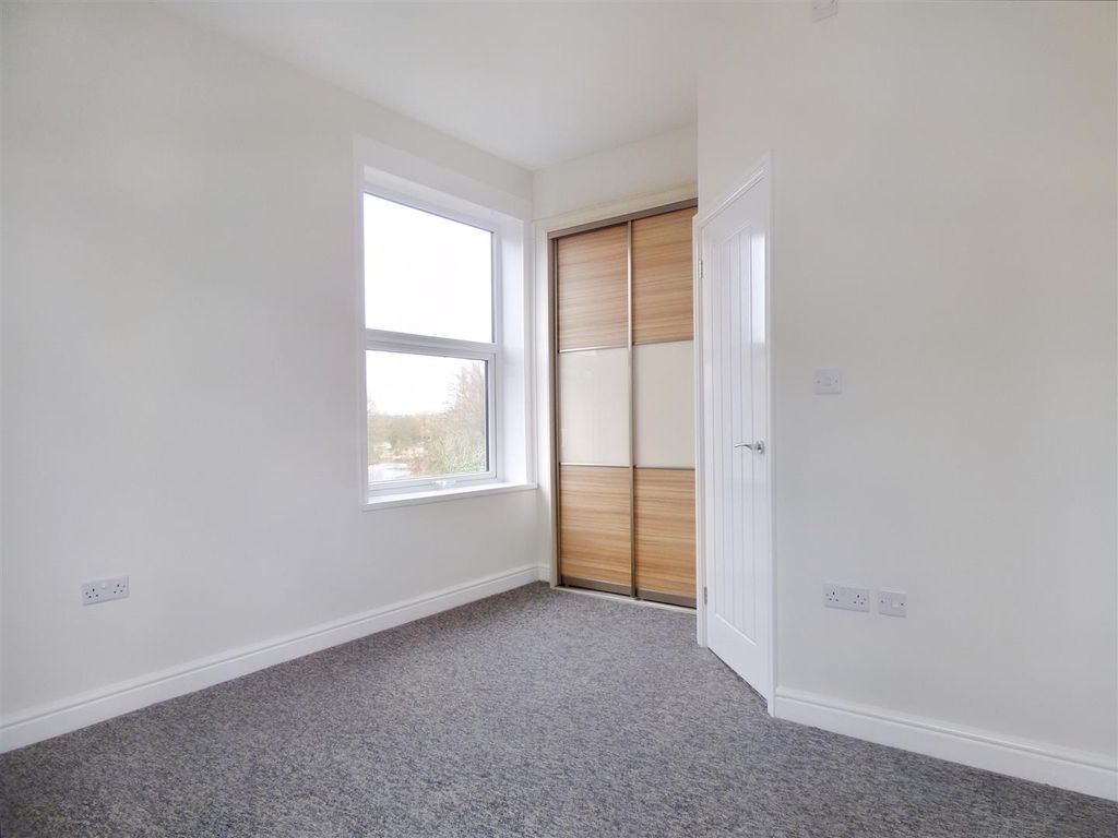 Property photo 3 of 8 Flat 2 88A Station Road- Bedroom.Jpg