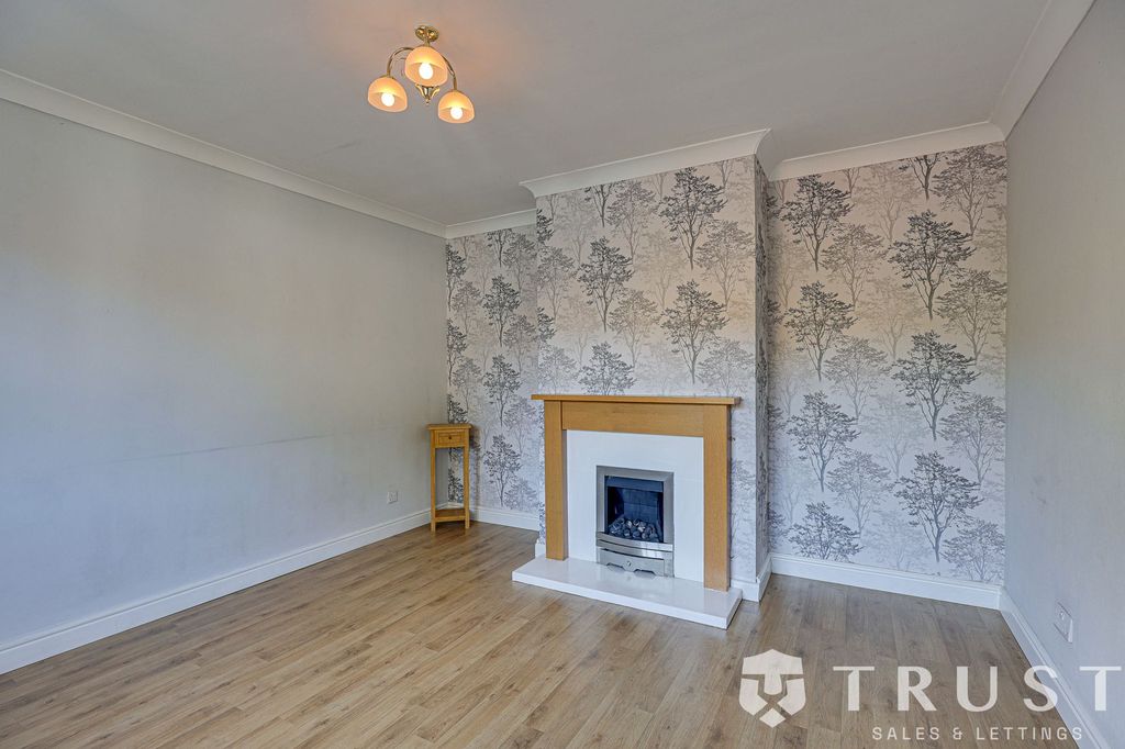 Property photo 2 of 33