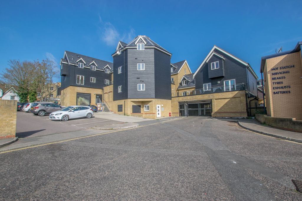 Property photo 1 of 16 Dsc_0413