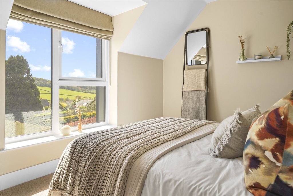 Property photo 3 of 12 Virtually Dressed