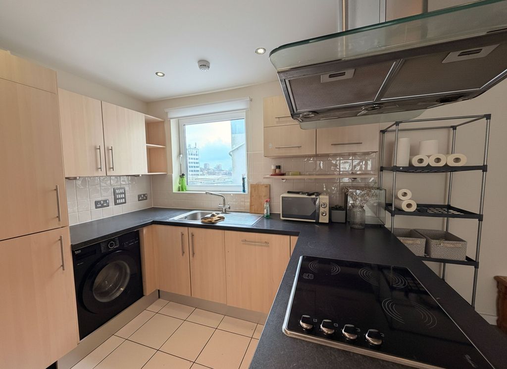 Property photo 3 of 7 Kitchen