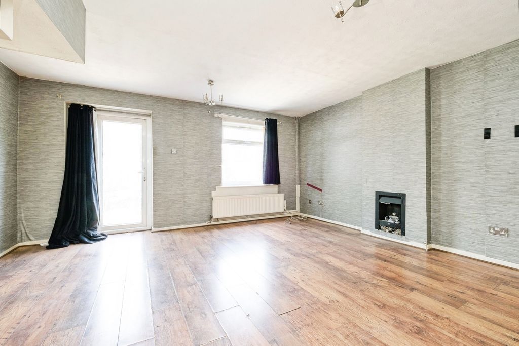 Property photo 2 of 19 Pbox-Img.Jpg