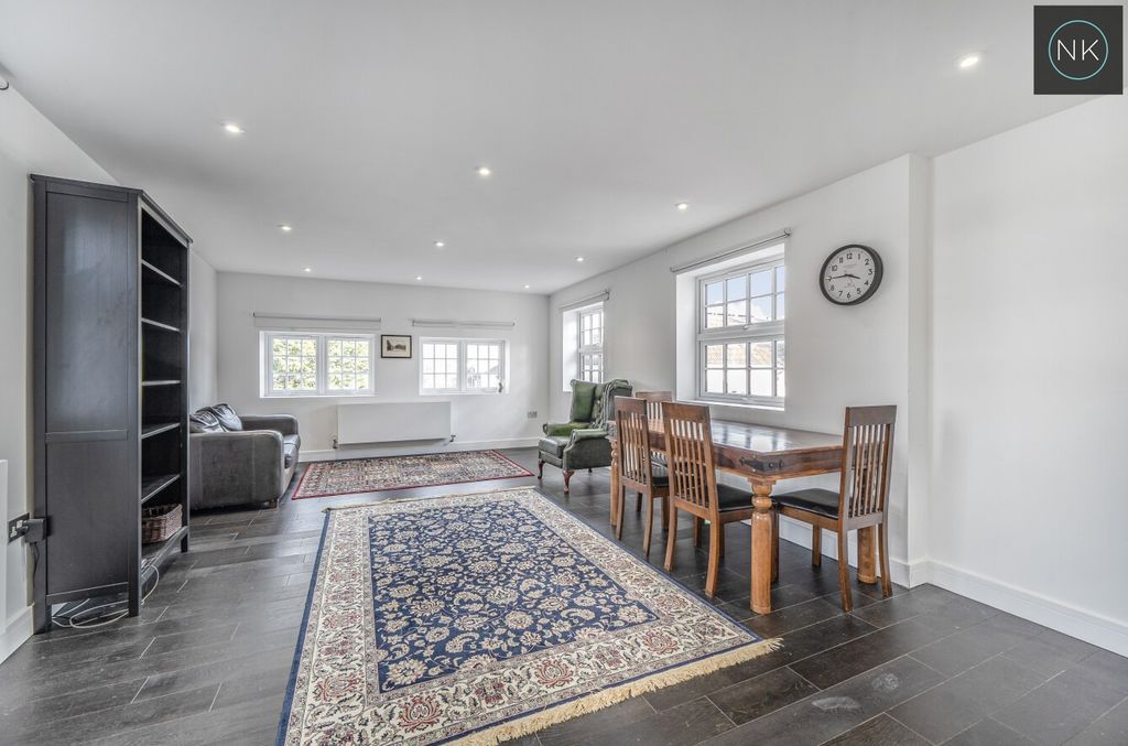 Property photo 2 of 19 3951276