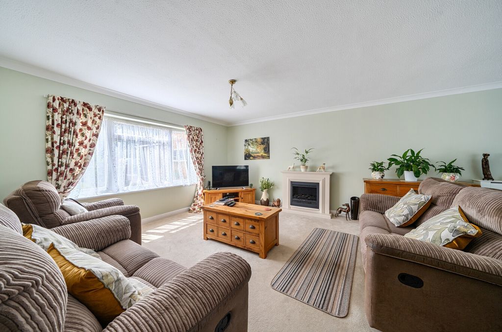Property photo 2 of 20 1478717-13-6A32Ad...