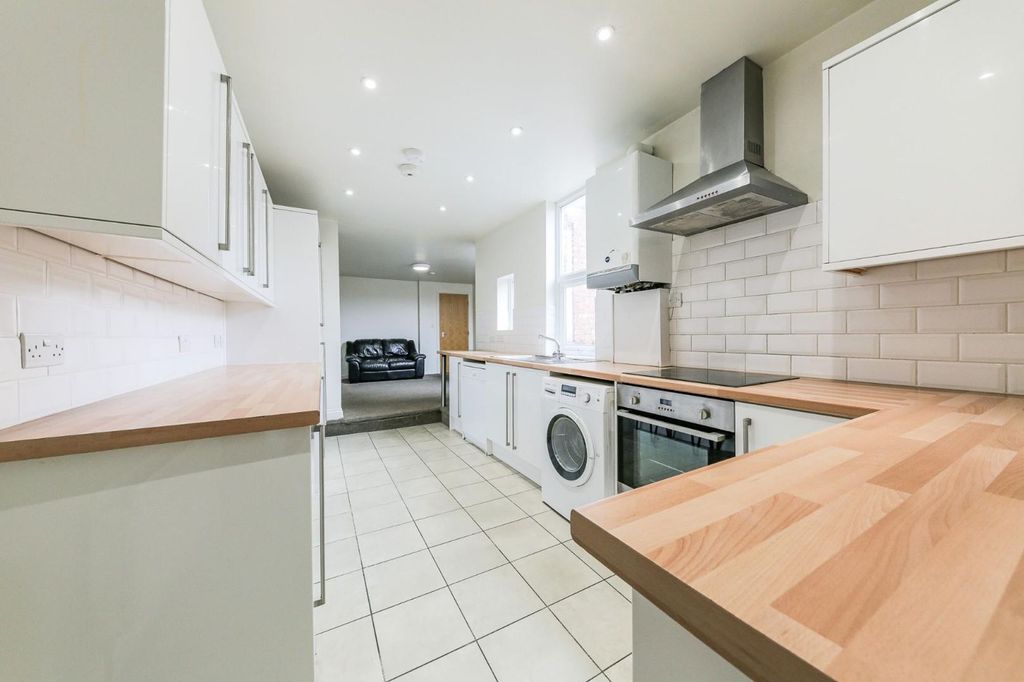 Property photo 1 of 16 Kitchen
