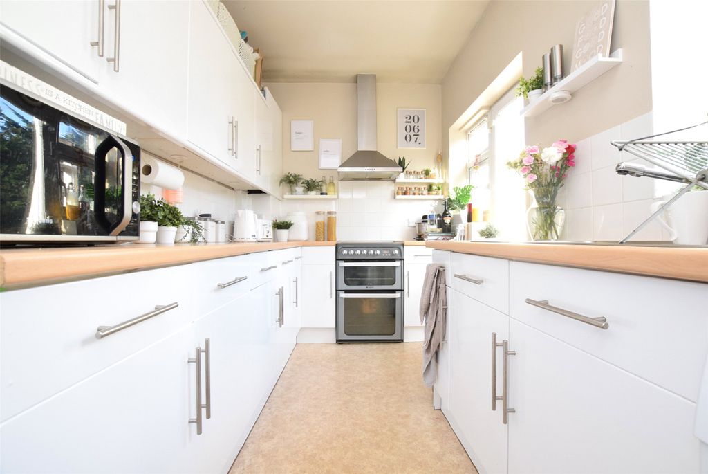 Property photo 1 of 9 Kitchen