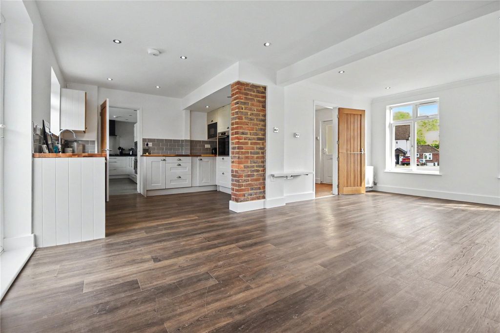 Property photo 1 of 24 Picture No. 05