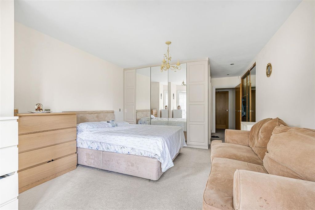 Additional image 9 of 2 bed flat for saleShoppenhangers Road, Maidenhead SL6