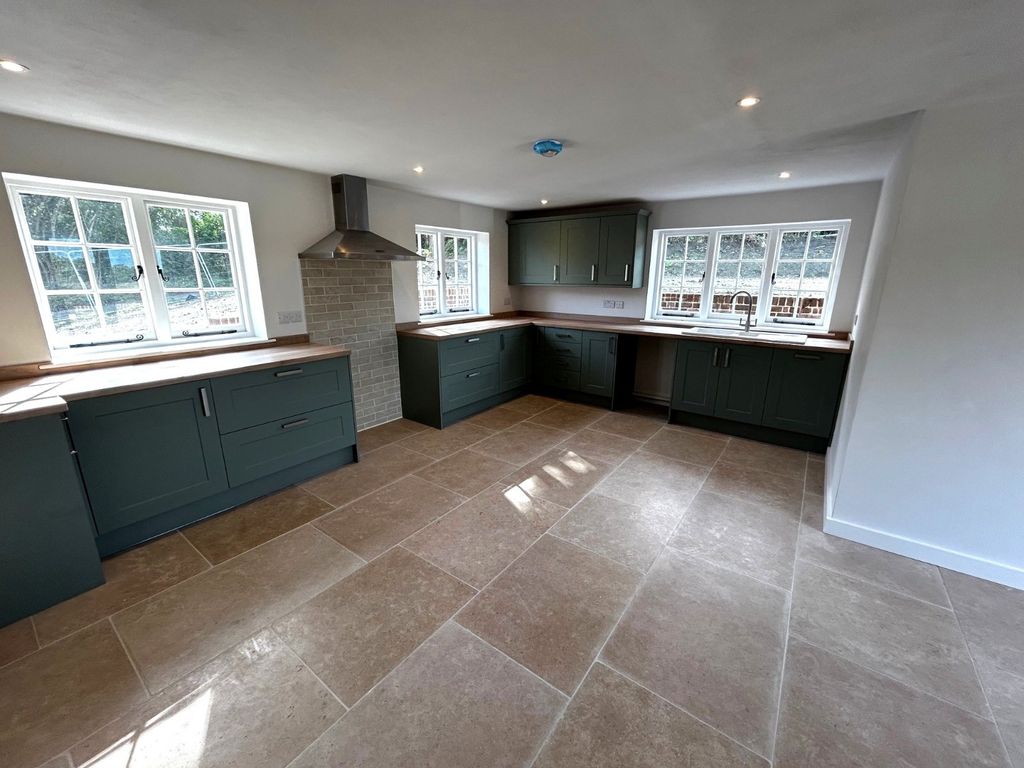 Property photo 3 of 19 Picture No. 04