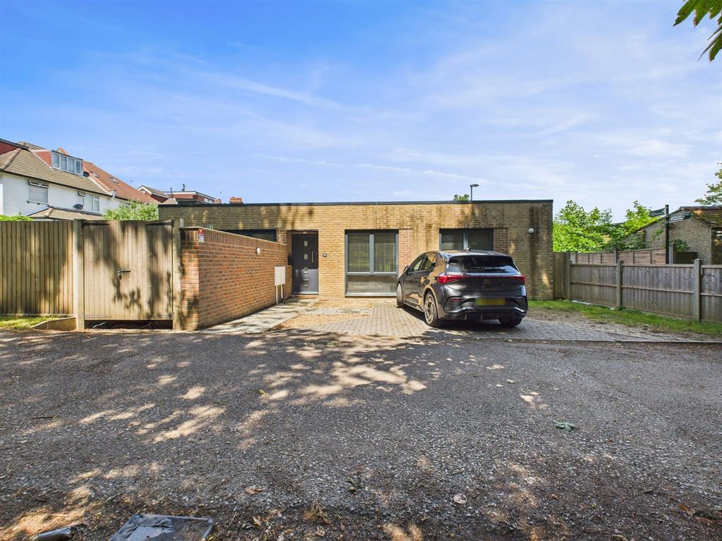 Property photo 1 of 24 Cam02885G0-Pr0405-Still023.Jpg