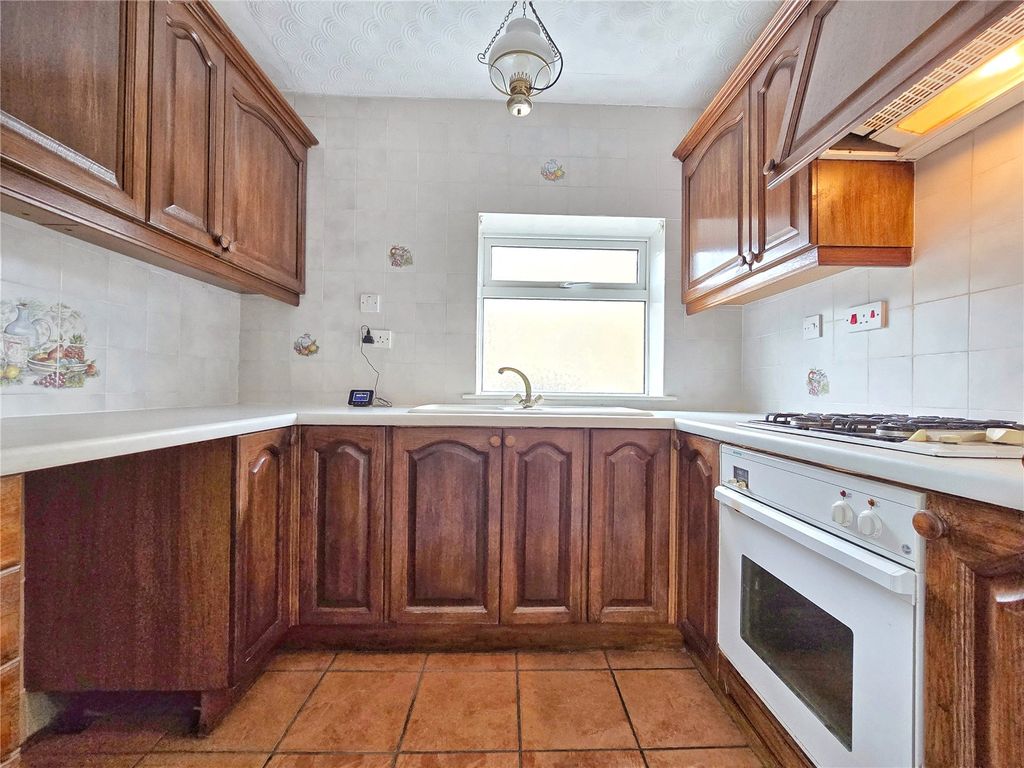 Property photo 2 of 12 Kitchen