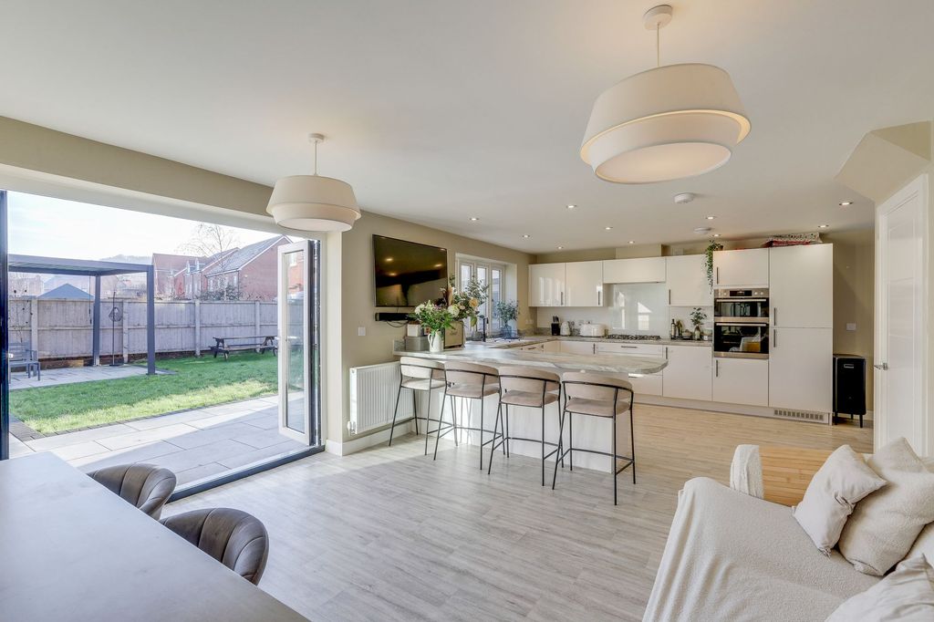 Property photo 2 of 29